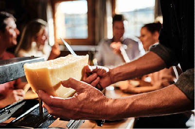 Raclette in unseren Weinlauben